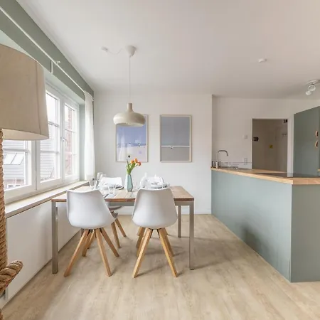 Surf Break Apartment